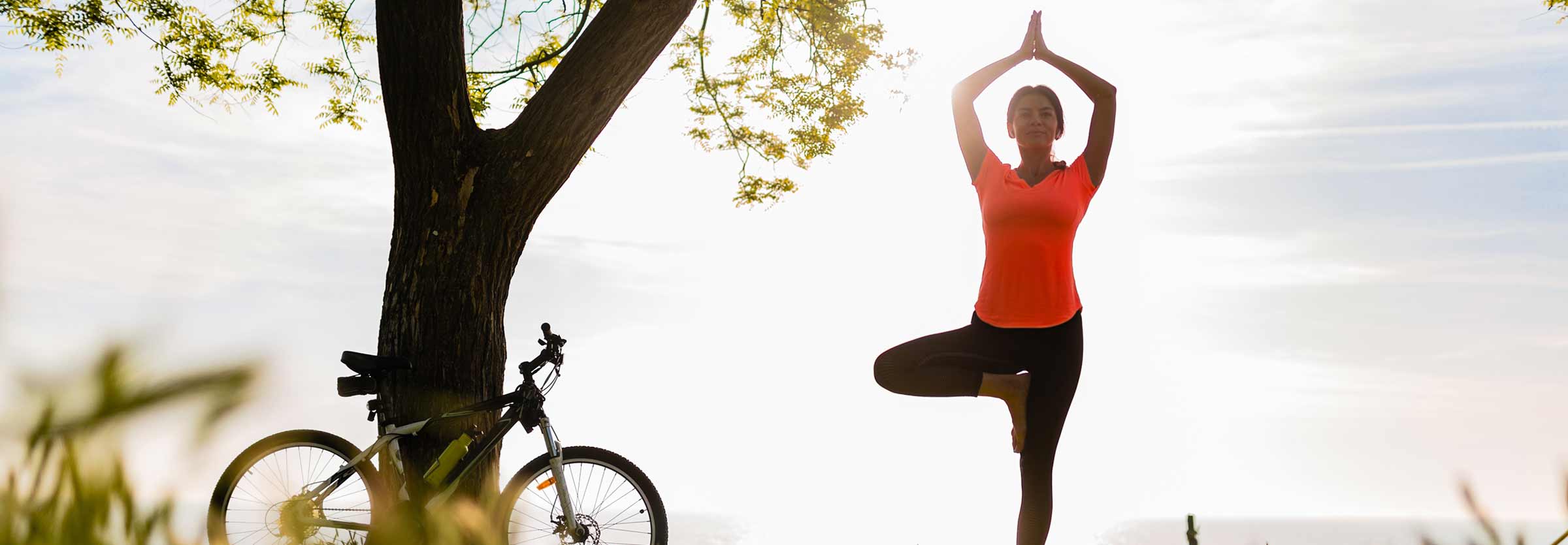 Gesund aussehende Frau macht Yoga